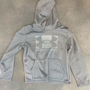 Under Armour Hoodie. Size Youth XL. Very good condition.